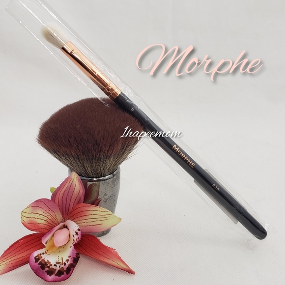 Morphe R39 Tapered Blender Brush Eyeshadow - Picture 1 of 7